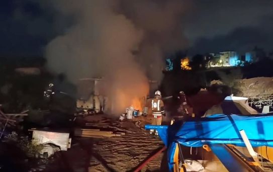 Belen'de Otobüs ve Konteyner Yangını