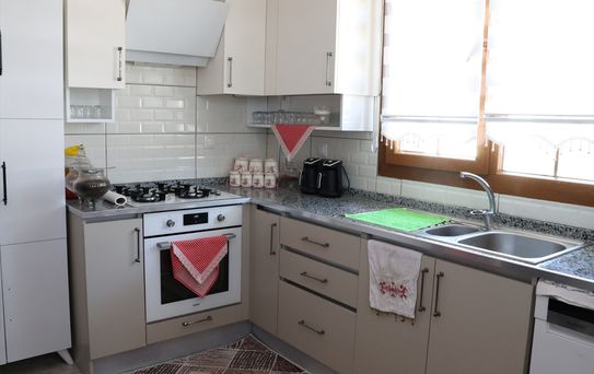 Kırıkhan'da Depremzedelere 28 Köy Evi Teslim Edildi