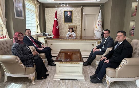 Kaymakam Bilgin, Koltuğunu Öğrenciye Devretti