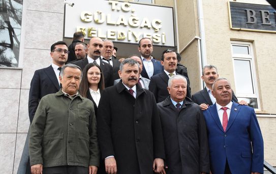 Bakan Çiftçi Gülağaç'ta Ziyaretlerde Bulundu