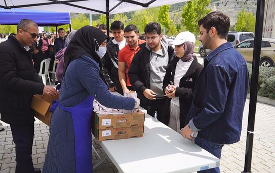 ISUBÜ'nde Balık Ekmek Şenliği