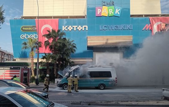 İzmir'de Dolmuşta Yangın: Hasar Meydana Geldi