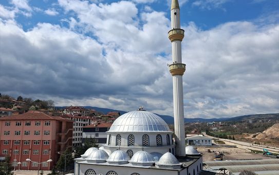 Eskipazar'da Leylekler Camiyi Seçti