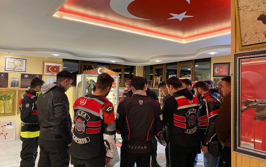 Kayseri'de motosikletliler 15 Temmuz şehidi Cennet Yiğit'in anı evini ziyaret etti