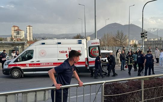 Tramvay Çarpması: Kadın Yaralandı