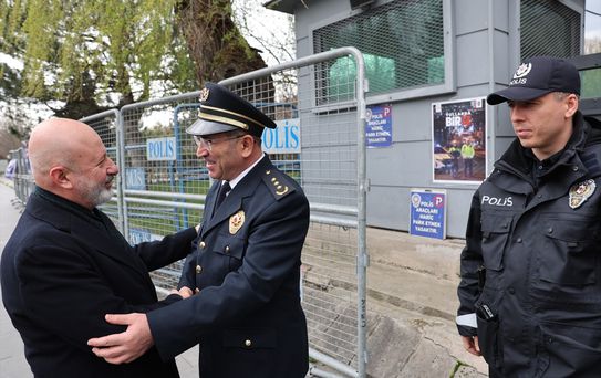 Başkan Çolakbayrakdar'dan Polislere Ziyaret