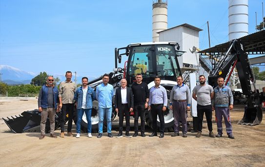 Kumluca Belediyesi Yeni Kepçe Aldı