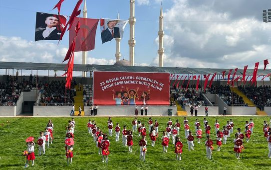 Kumluca'da 23 Nisan Coşkuyla Kutlandı