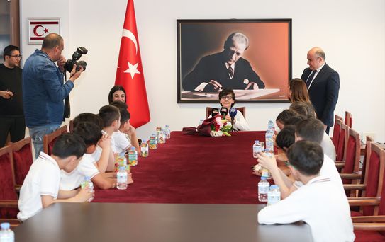 Lefkoşa Büyükelçisi Başçeri, 23 Nisan Çocuk Bayramı kapsamında ilkokul öğrencilerini kabul etti