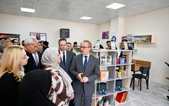 Malatya'da depremde hayatını kaybeden çift adına yapılan kütüphanenin açılışı gerçekleştirildi