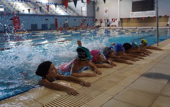 Marmaris'te Yüzme Havuzu Kapatıldı