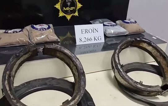 Mersin'de pikabın lastiklerine gizlenmiş 8 kilo 266 gram eroin ele geçirildi