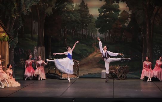 Mersin'de 'Giselle' Bale Gösterimi