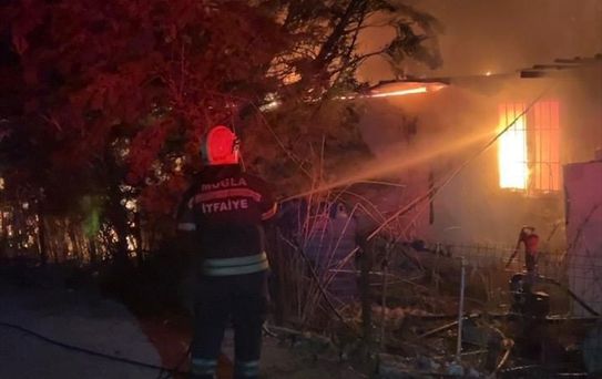 Fethiye'de Yangın: Müstakil Ev Kül Oldu