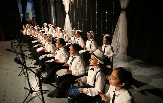 Ordu'da darbukayı bidonla öğrenen ilkokul öğrencileri konser verdi