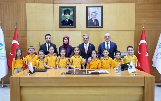 Minik Başkan Elisa'dan 23 Nisan Mesajı