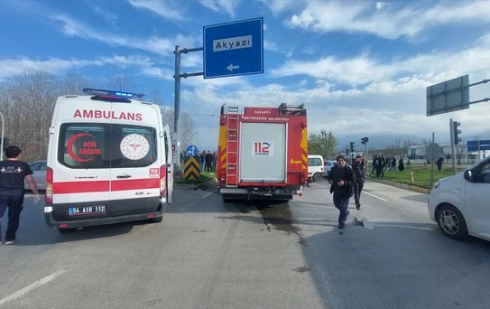 Akyazı'da Trafik Kazası: 4 Yaralı