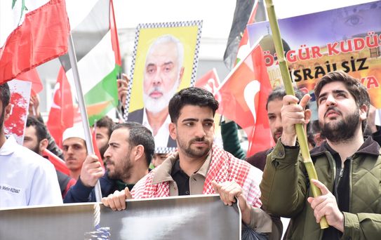 Sakarya'da üniversite öğrencileri Filistin'e destek yürüyüşü düzenledi