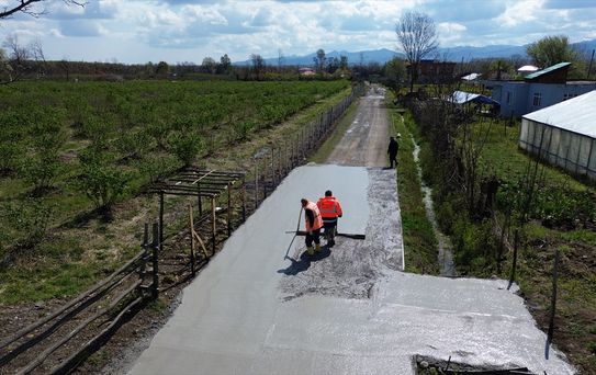 Salıpazarı'nda Beton Yol Çalışmaları