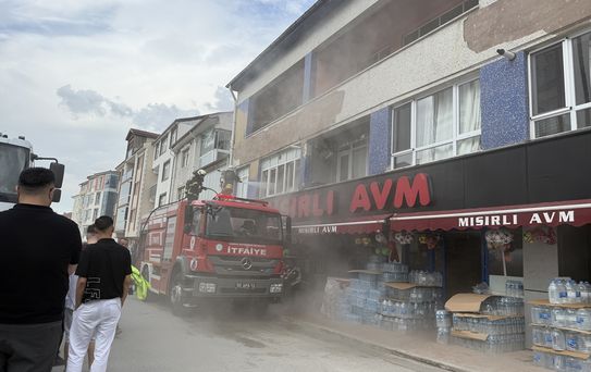 Ladik'te Market Deposunda Yangın
