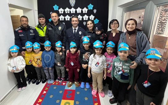 Miniklerden Polis Haftası Etkinliği