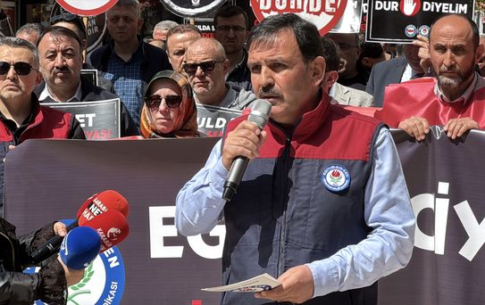 Eğitimciler için şiddete karşı protesto
