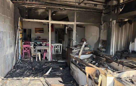 Serik'te Yangın! İki İş Yeri Etkilendi.