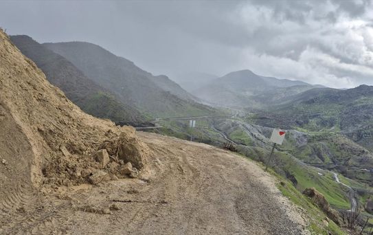 Siirt'te Karda Mahsur Kalan 8 Araç Kurtarıldı