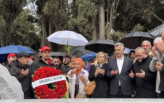Sırrı Süreyya Önder vefatının birinci yılında kabri başında anıldı