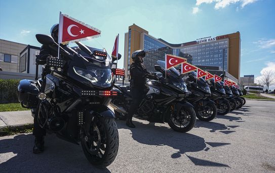 Polis, Hastanedeki Çocuklarla Bayram Kutladı