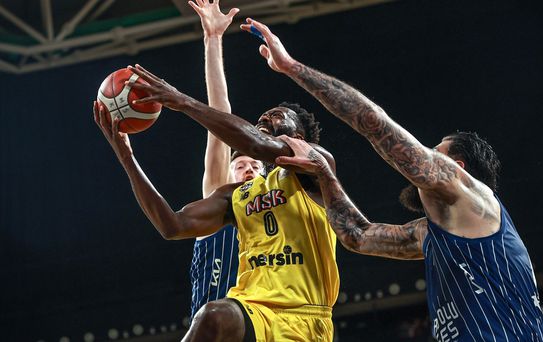 Anadolu Efes, Mersin'i Zorla Geçti