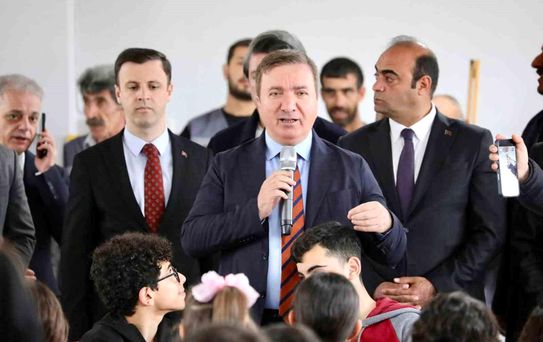 Vali Aydoğdu'dan gençlere hem değer hem spor vurgusu