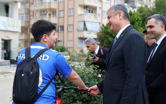 Vali Yavuz, Kozan'da Vatandaşlarla Buluştu