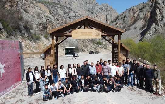 Yozgat'ta öğrenciler Kazankaya Kanyonu'nda doğa yürüyüşü yaptı