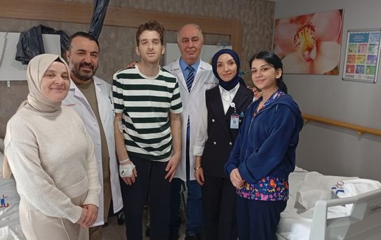 Karın ağrısıyla hastaneye başvurdu, midesinden iki ayrı sorun çıktı