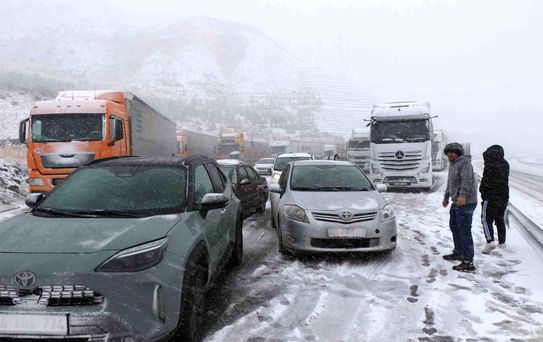 Erzincan'da Kar Yağışı Ulaşımı Etkiledi