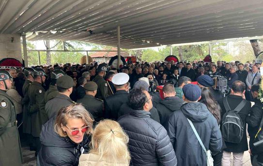 Yalçın Küçük son yolculuğuna uğurlandı