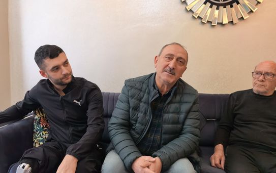 Hayırseverler Akın İşik'e Protez Bacak Aldı