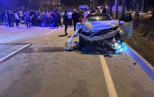 Finike'de Trafik Kazası: 1 Ölü, 5 Yaralı