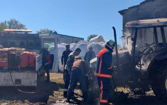 Traktör Yangınında Kullanılamaz Hale Geldi