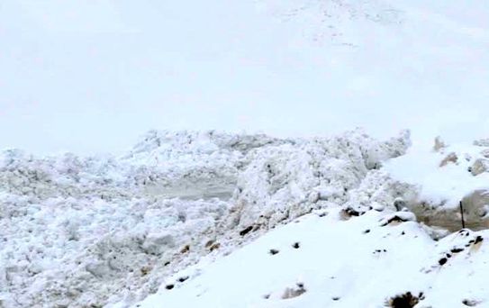 Şırnak'ta ilkbaharda kar yağışı: 2 bin 200 rakımda ikinci çığ şoku yaşandı