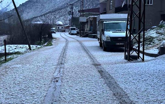 Şırnak'ta Dolu Yağdı