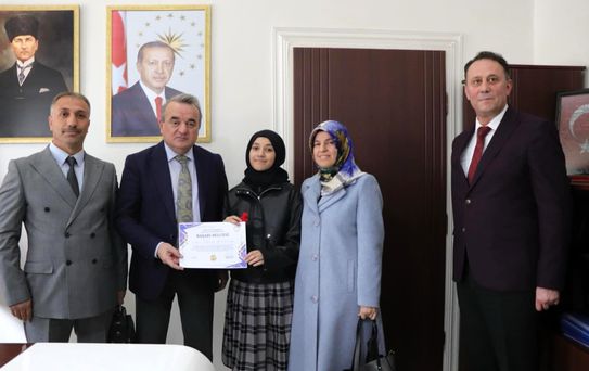 Bozüyük'te Kur'an Yarışması Birincisi Kaymakamla Buluştu