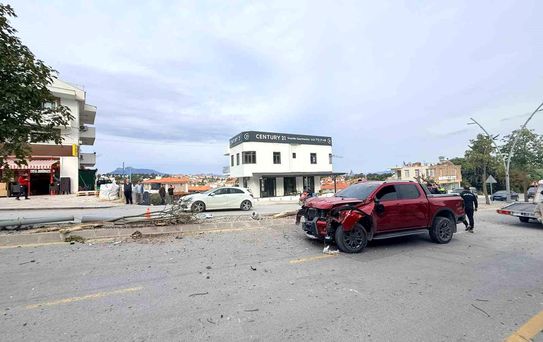 Datça'da Otomobil Kazası: Yaralı Yok