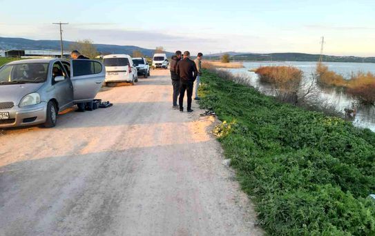 Karacabey'de Araç Yanında Ölü Bulundu