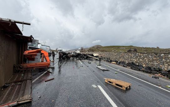 Bitlis'te Kaza: 1'i Ağır 3 Yaralı