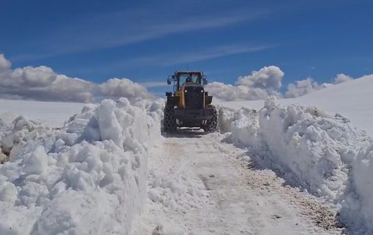 Kars'ta Köy Yolları Karla Kapandı