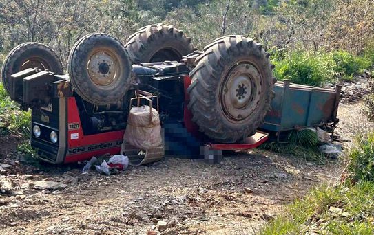 Manisa'da Traktör Devrildi, 3 Aile Üyesi Hayatını Kaybetti