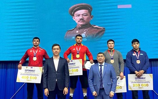 Muhittin Emre Helvacı Gümüş Madalya Kazandı