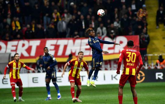 Fenerbahçe İlk Yarıda Önde